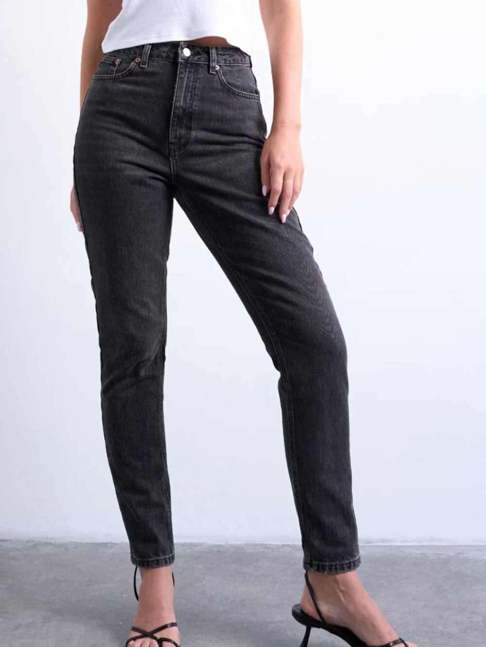 Topshop Hourglass Original High Rise Mom Jeans in Washed Black - Size W34